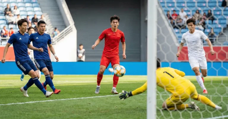 足球位置介绍:守门员、中后卫、中场与前锋的角色任务